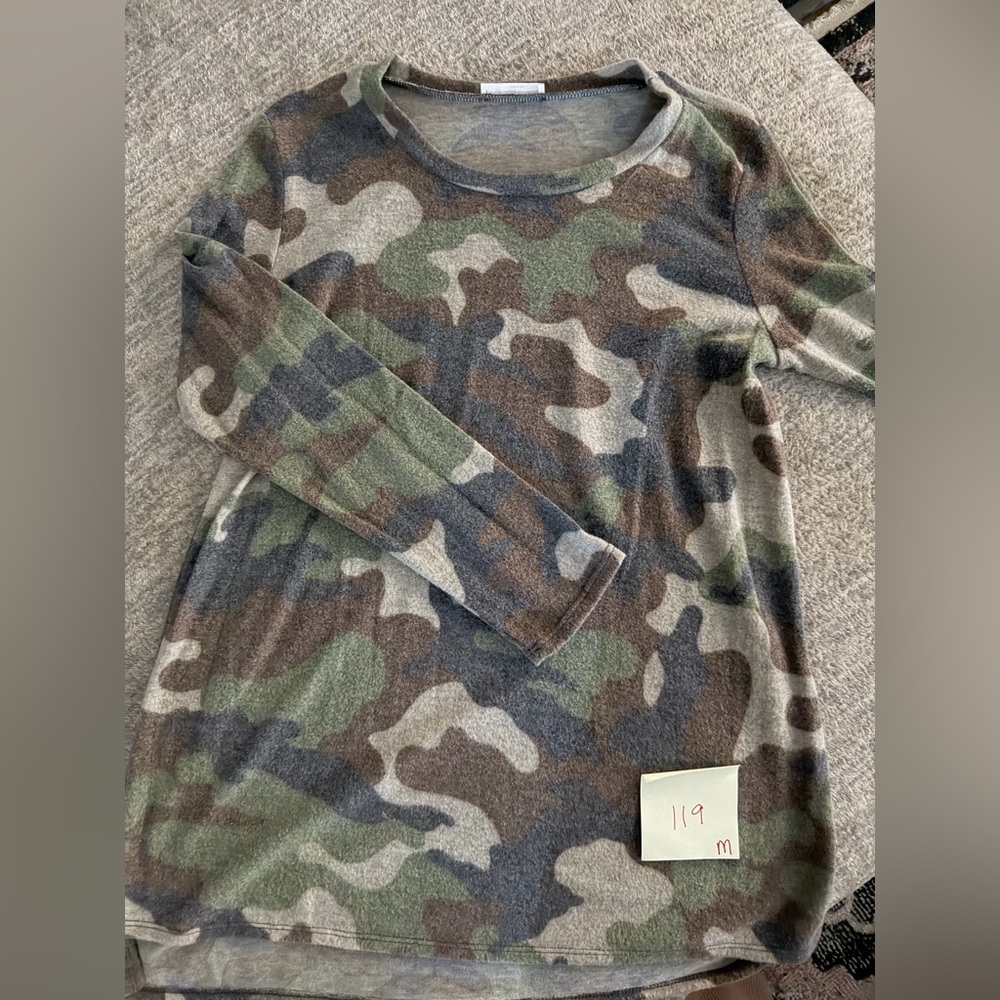 Stylish Camouflage Long Sleeve Women's Top
